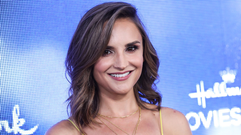 Nieuwe romantische Netflix-film met Rachael Leigh Cook in de maak